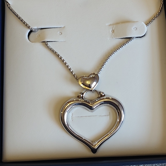 Open Heart Pendant Necklace in Silver - Picture 2 of 4